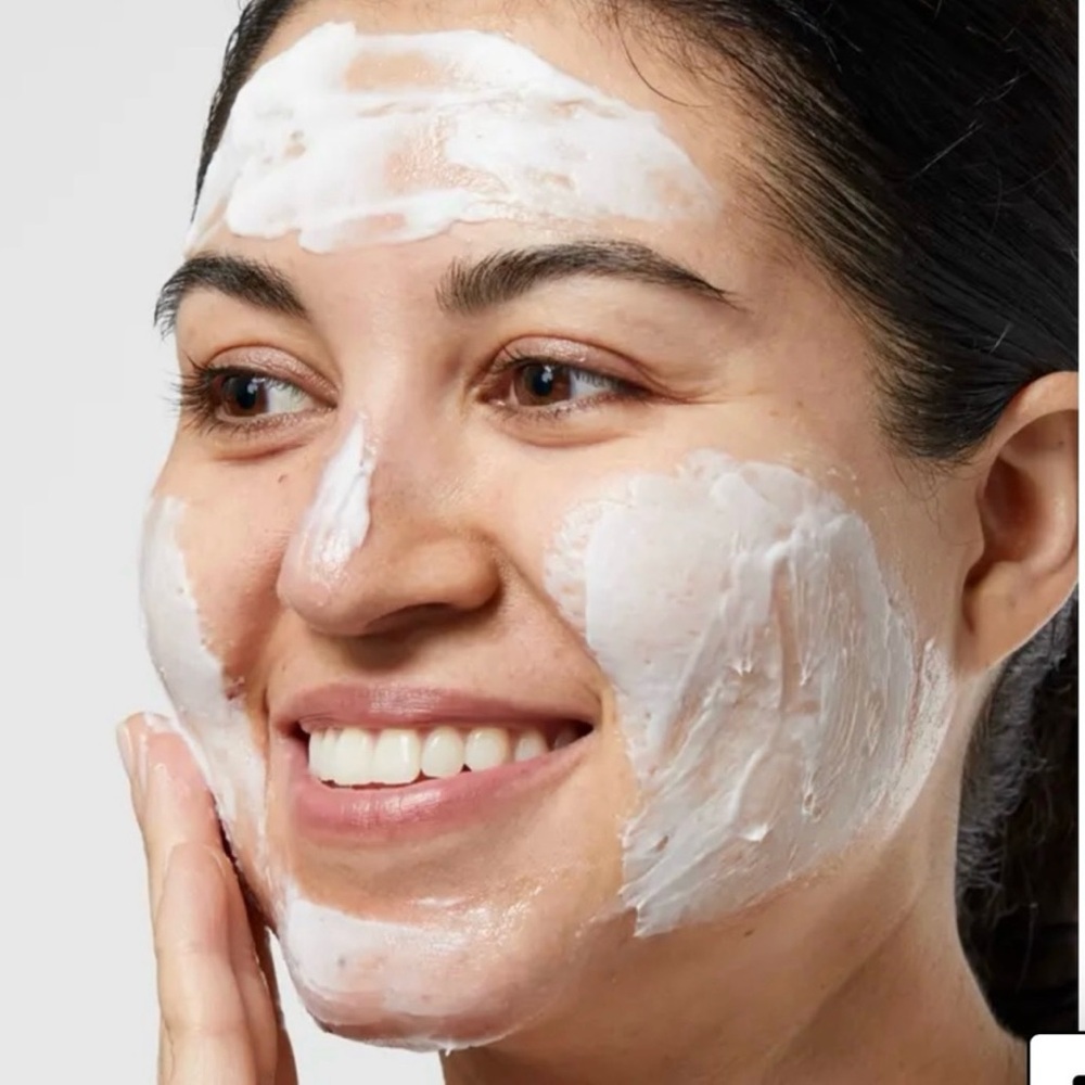 Clinique 7 Day Scrub Cream with Cosmetic Case - Picture 7 of 7